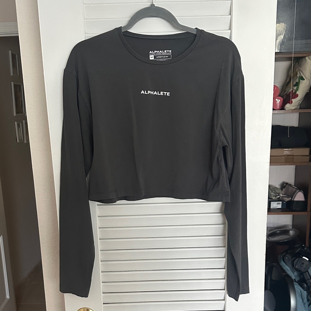 Alphalete Women's Charcoal Long Sleeve Crop Top